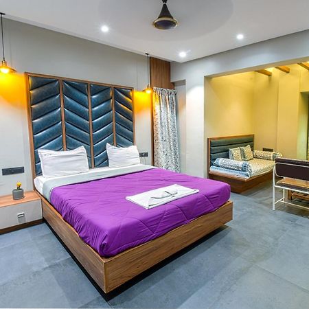 Hotel Vrindavan Deluxe Колхапур Экстерьер фото