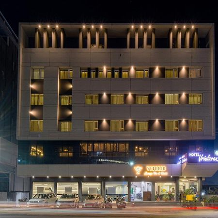Hotel Vrindavan Deluxe Колхапур Экстерьер фото