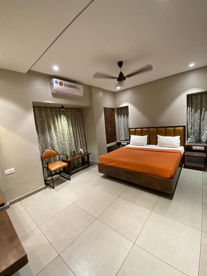 Hotel Vrindavan Deluxe Колхапур Экстерьер фото
