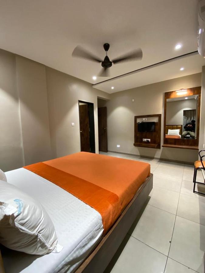 Hotel Vrindavan Deluxe Колхапур Экстерьер фото