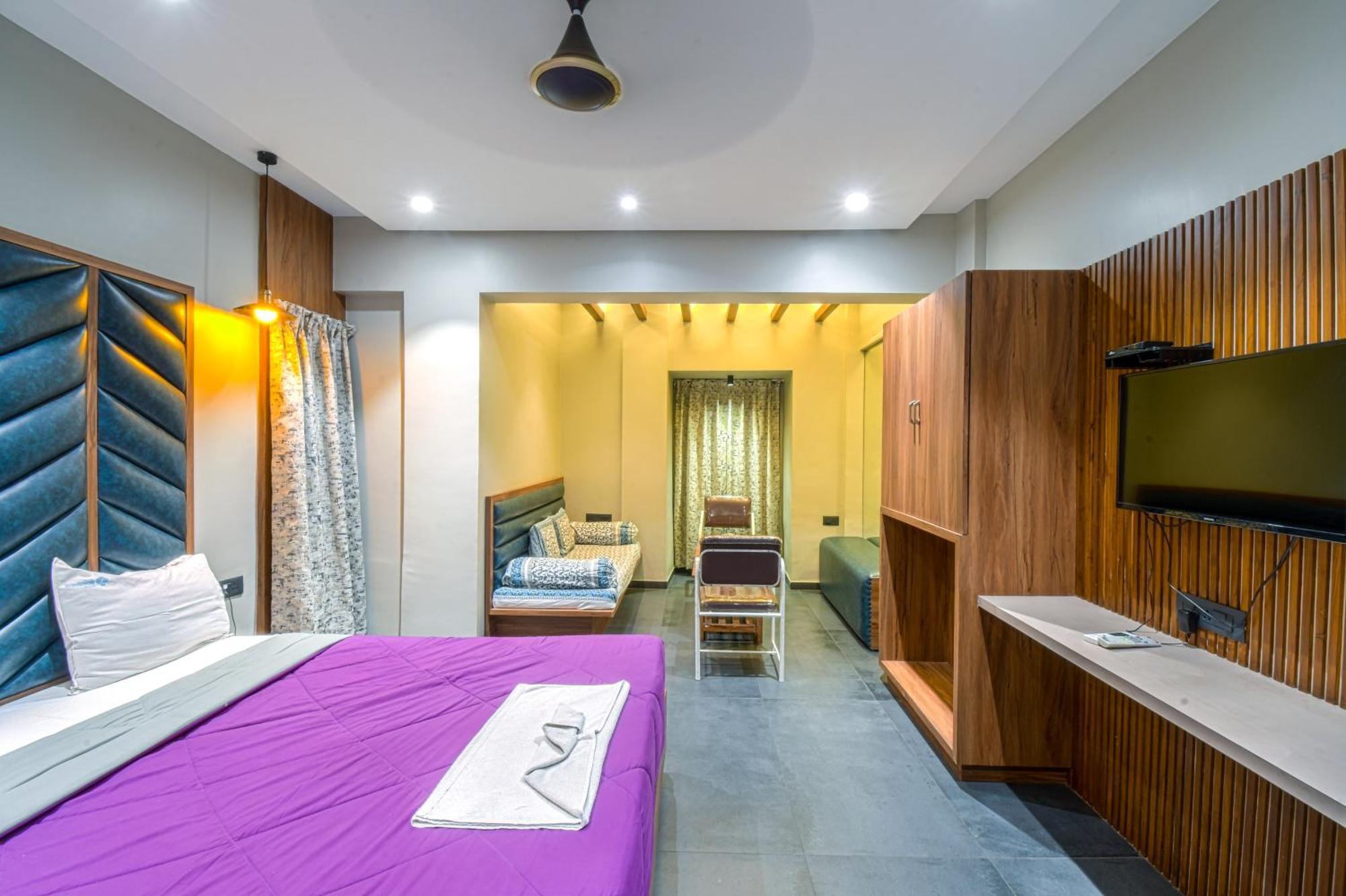 Hotel Vrindavan Deluxe Колхапур Экстерьер фото
