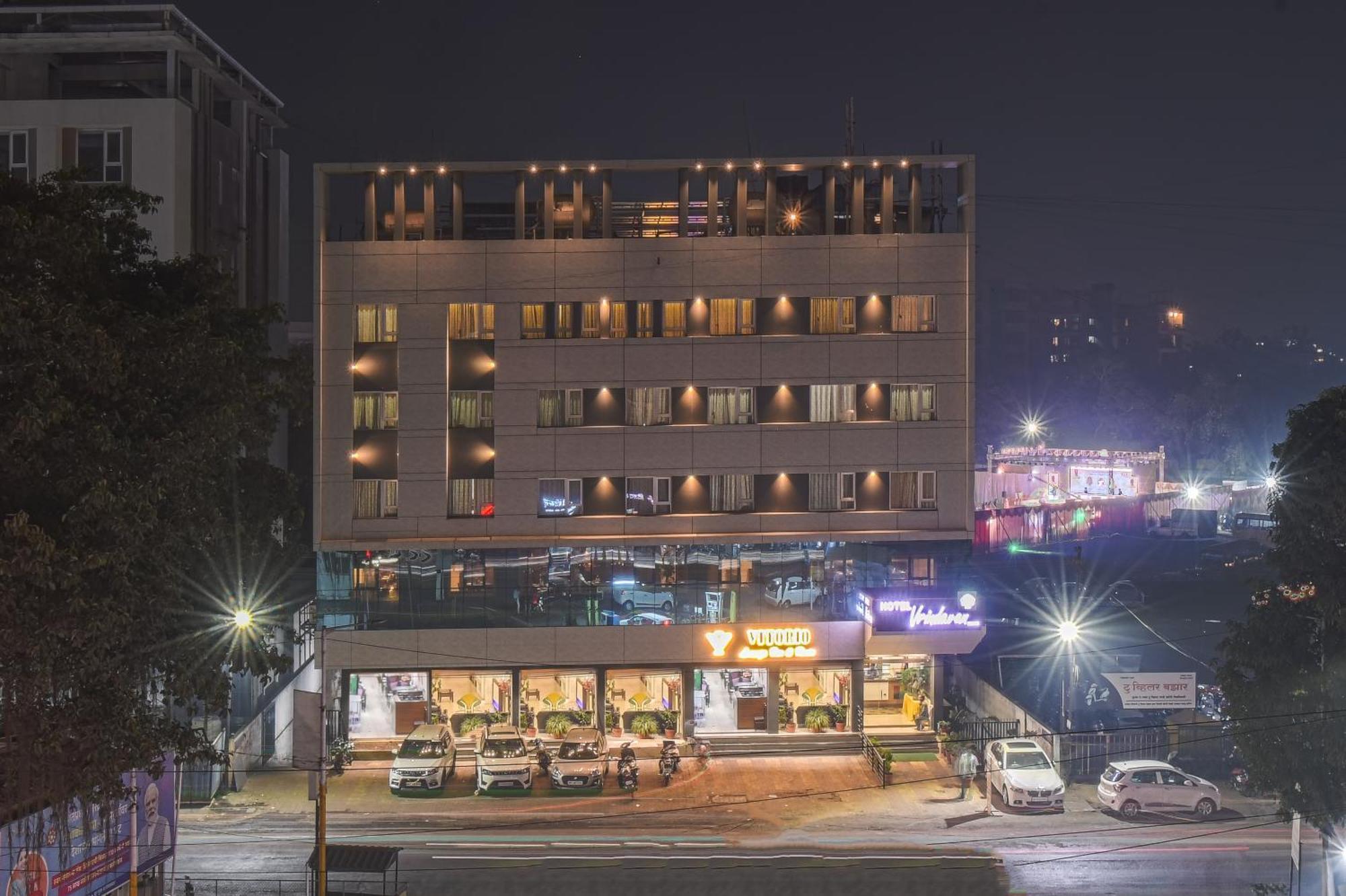 Hotel Vrindavan Deluxe Колхапур Экстерьер фото