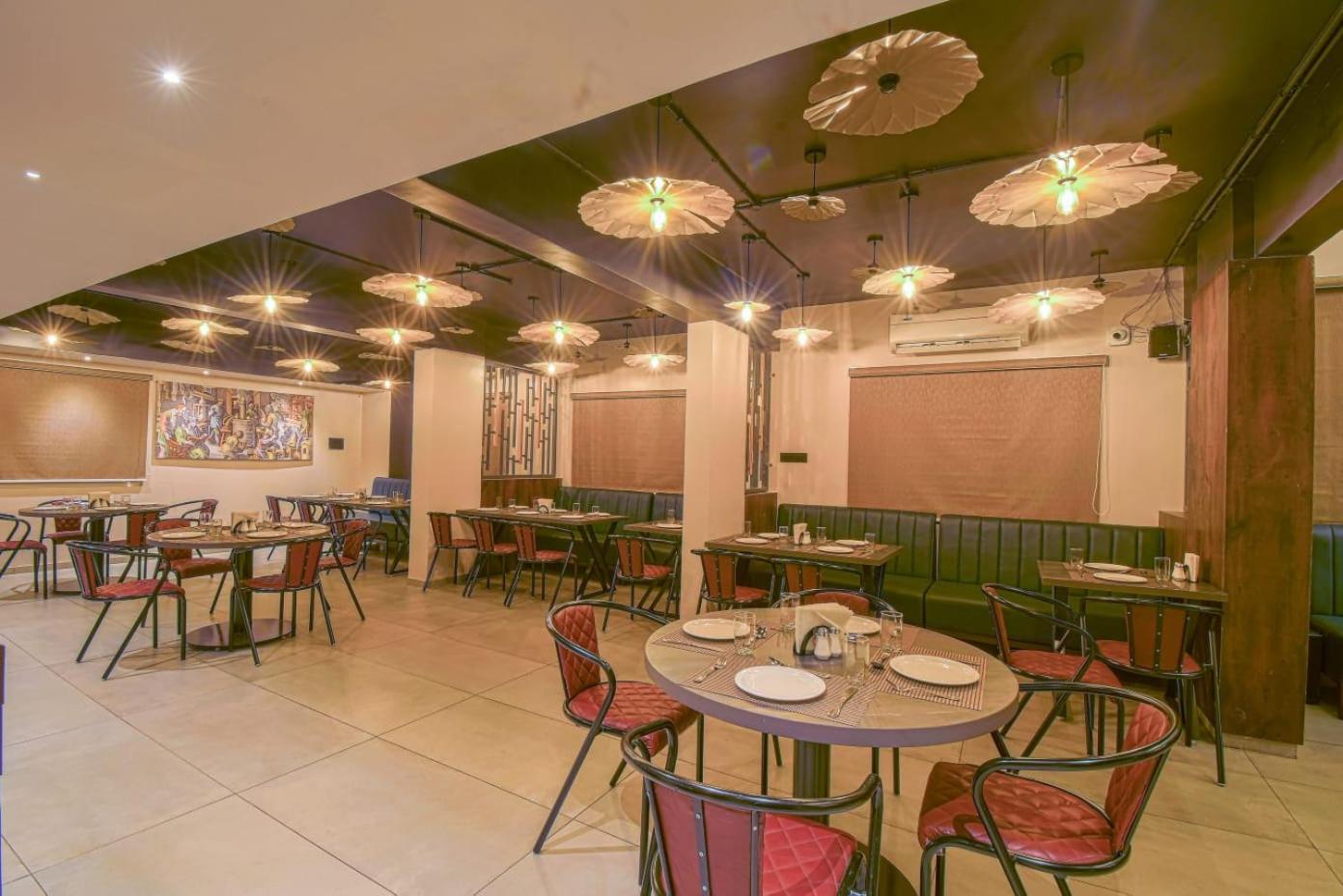Hotel Vrindavan Deluxe Колхапур Экстерьер фото
