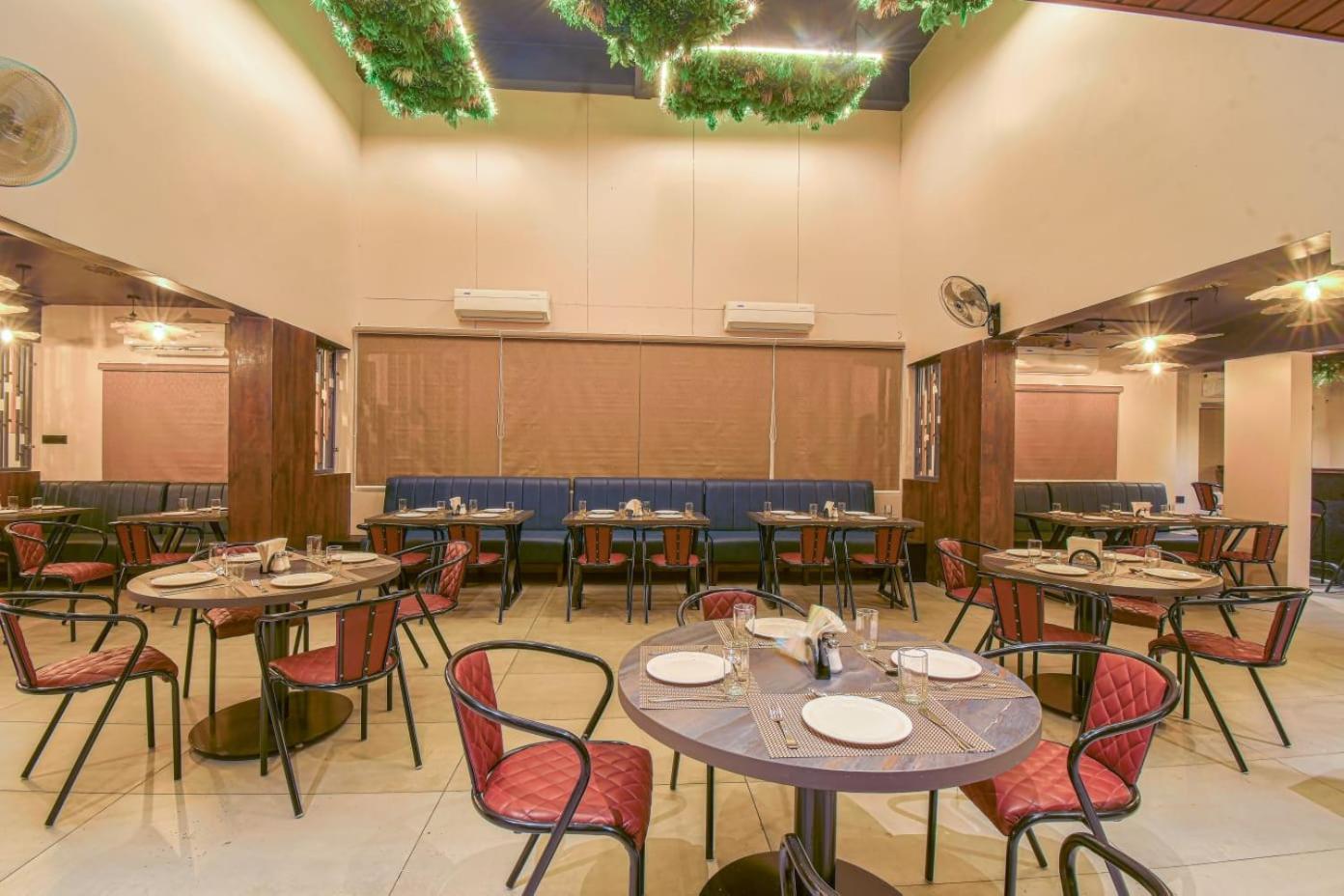 Hotel Vrindavan Deluxe Колхапур Экстерьер фото