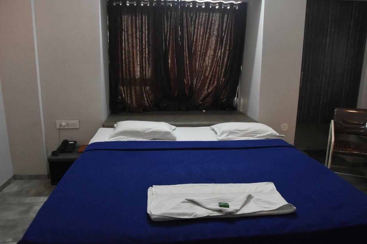 Hotel Vrindavan Deluxe Колхапур Экстерьер фото