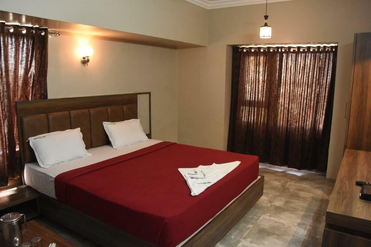 Hotel Vrindavan Deluxe Колхапур Экстерьер фото