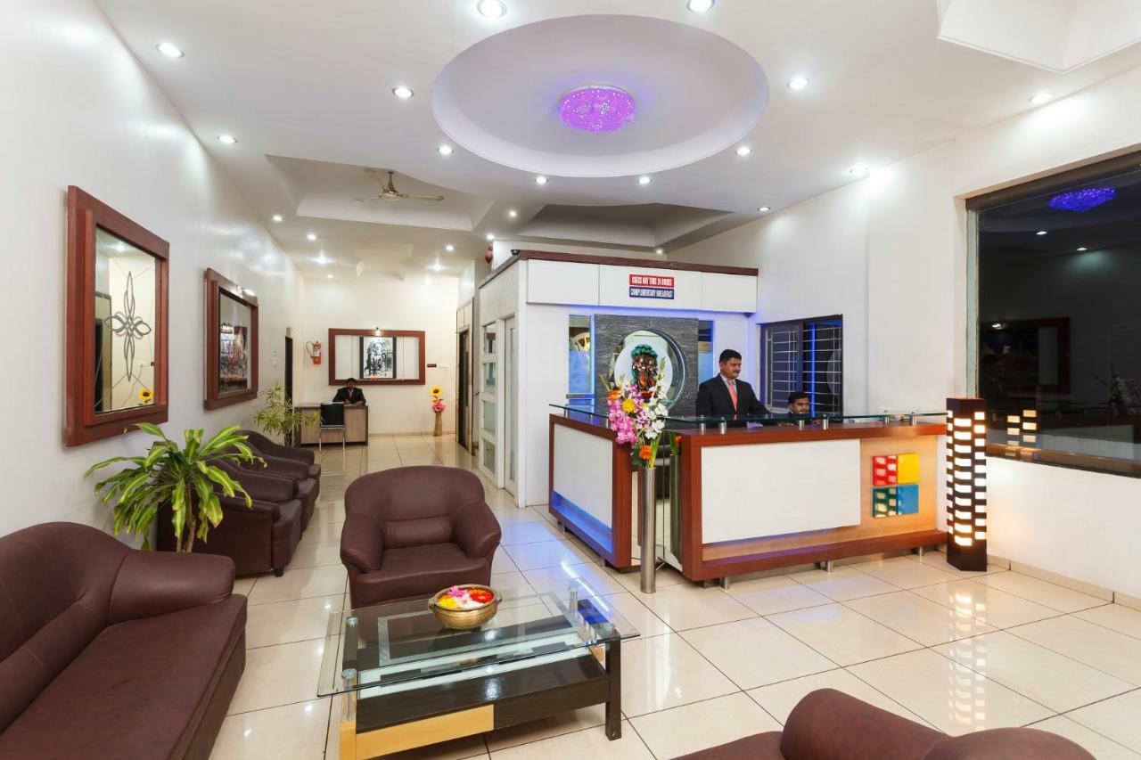 Hotel Vrindavan Deluxe Колхапур Экстерьер фото