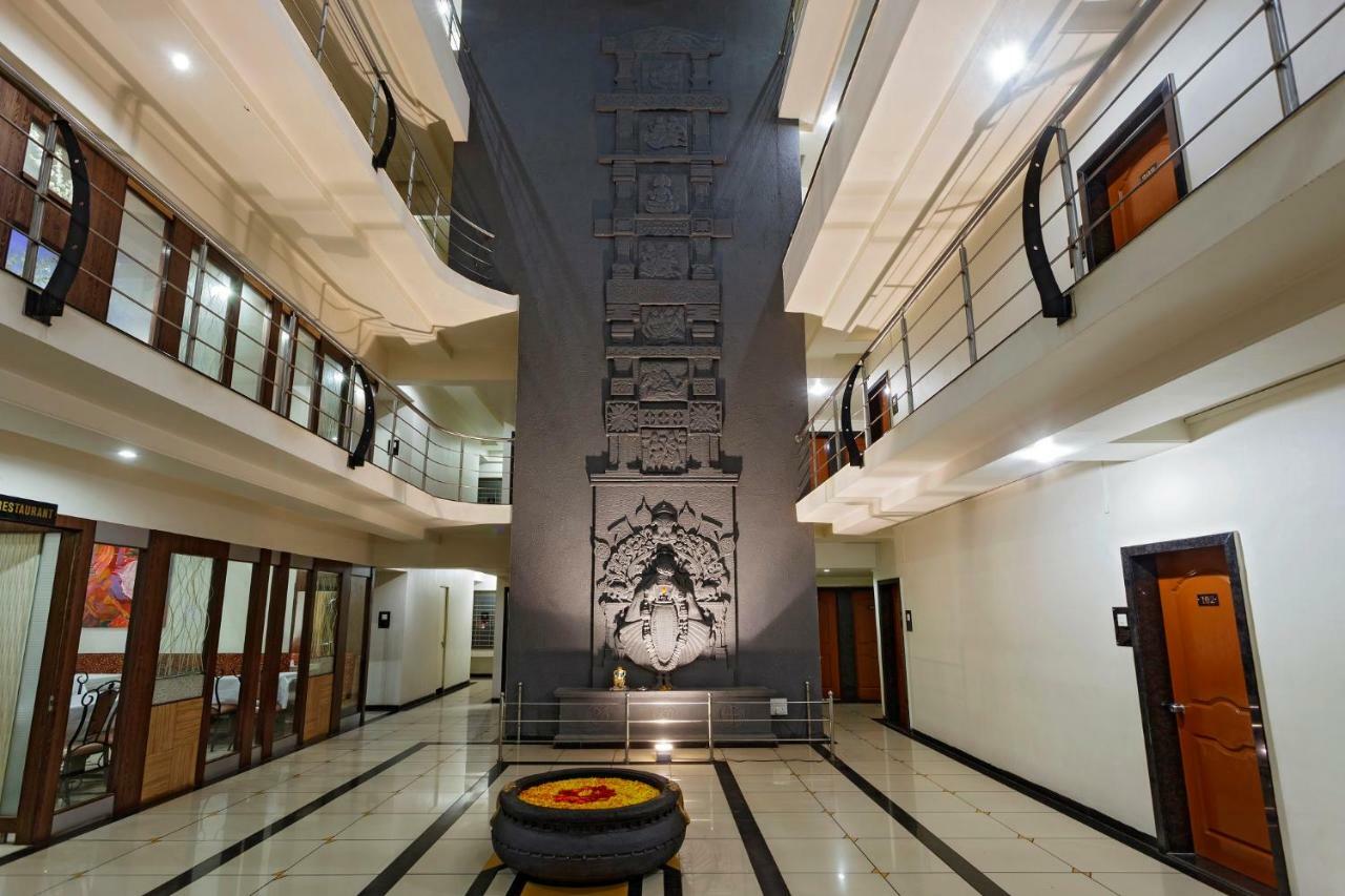 Hotel Vrindavan Deluxe Колхапур Экстерьер фото