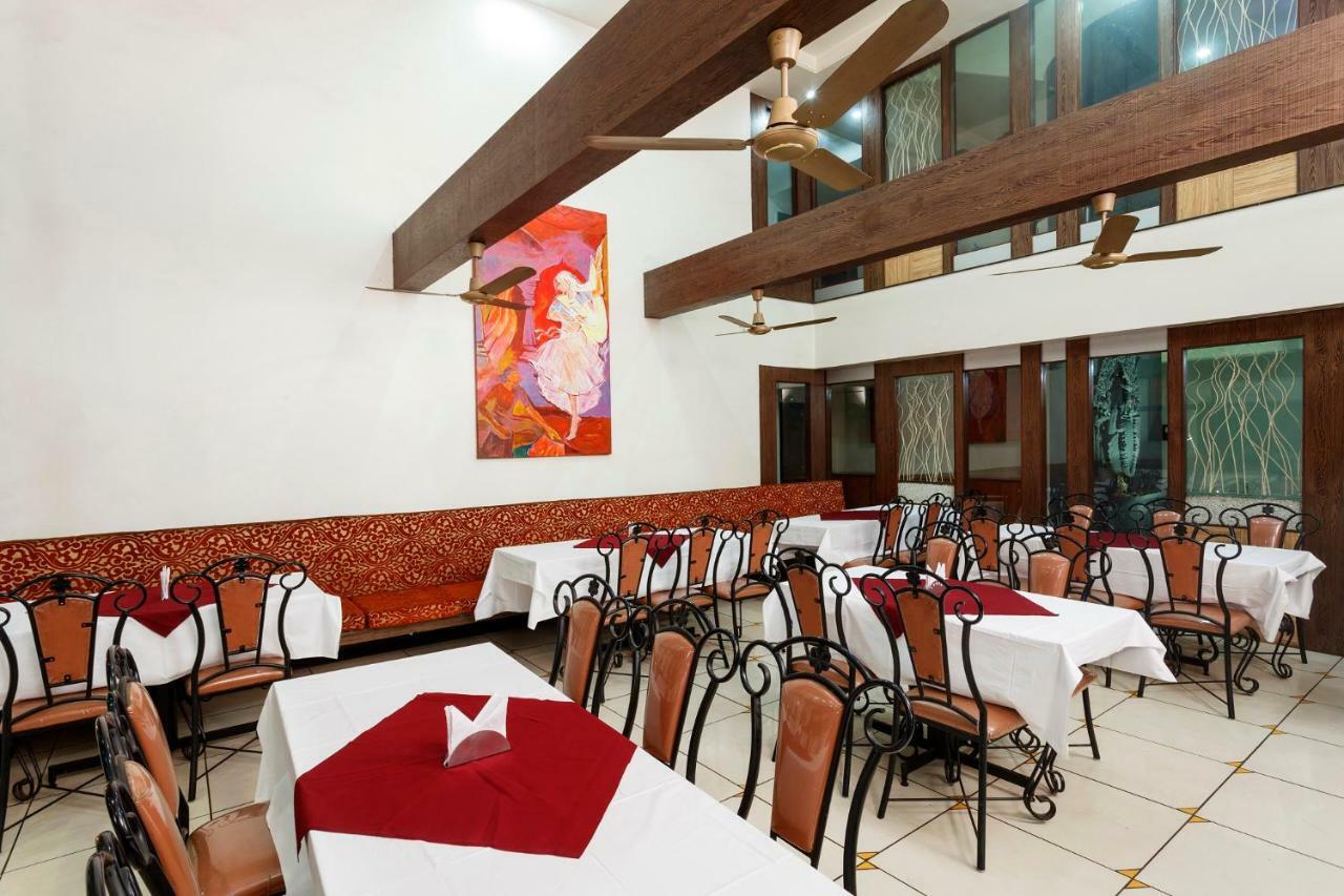 Hotel Vrindavan Deluxe Колхапур Экстерьер фото