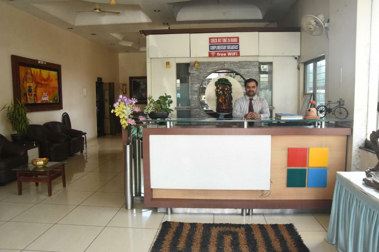 Hotel Vrindavan Deluxe Колхапур Экстерьер фото